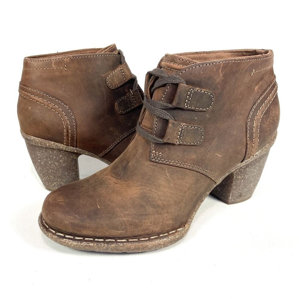 Clarks Unstructured Carleta Lyon Brown Oiled Nubuck Leather Ankle Booties 7.5